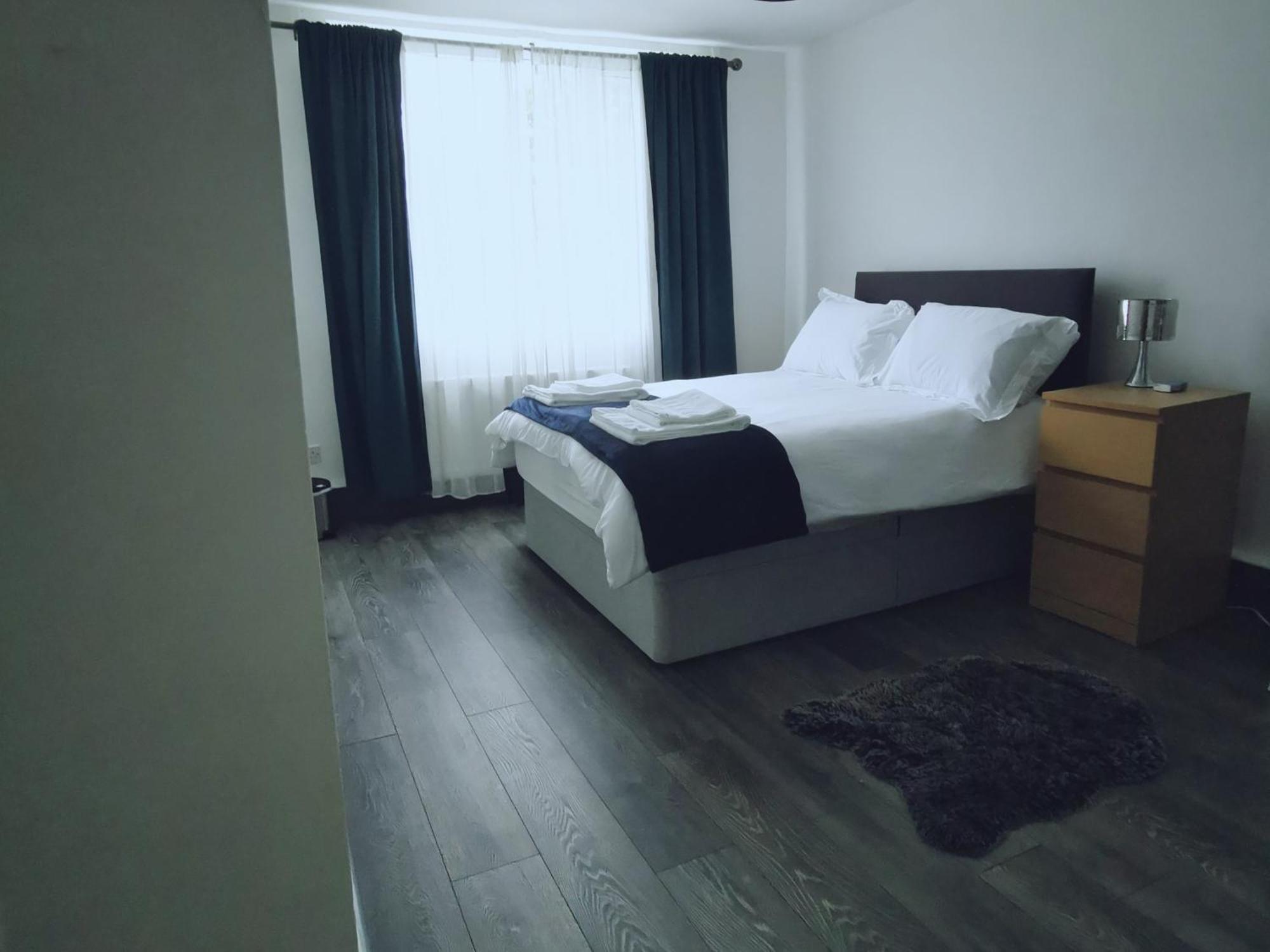 Entire 1 Bed Spacious Apartment, Private Balcony & Study Room Near City Whitehouse  외부 사진