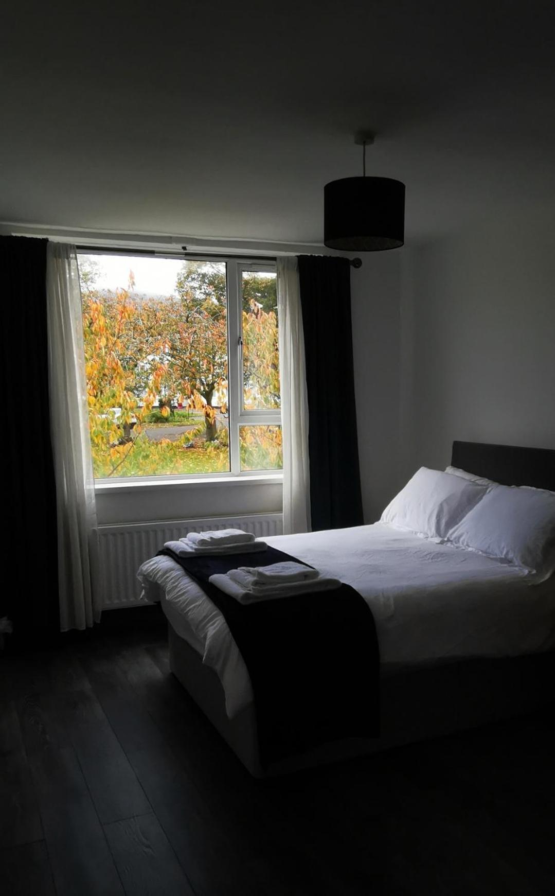 Entire 1 Bed Spacious Apartment, Private Balcony & Study Room Near City Whitehouse  외부 사진