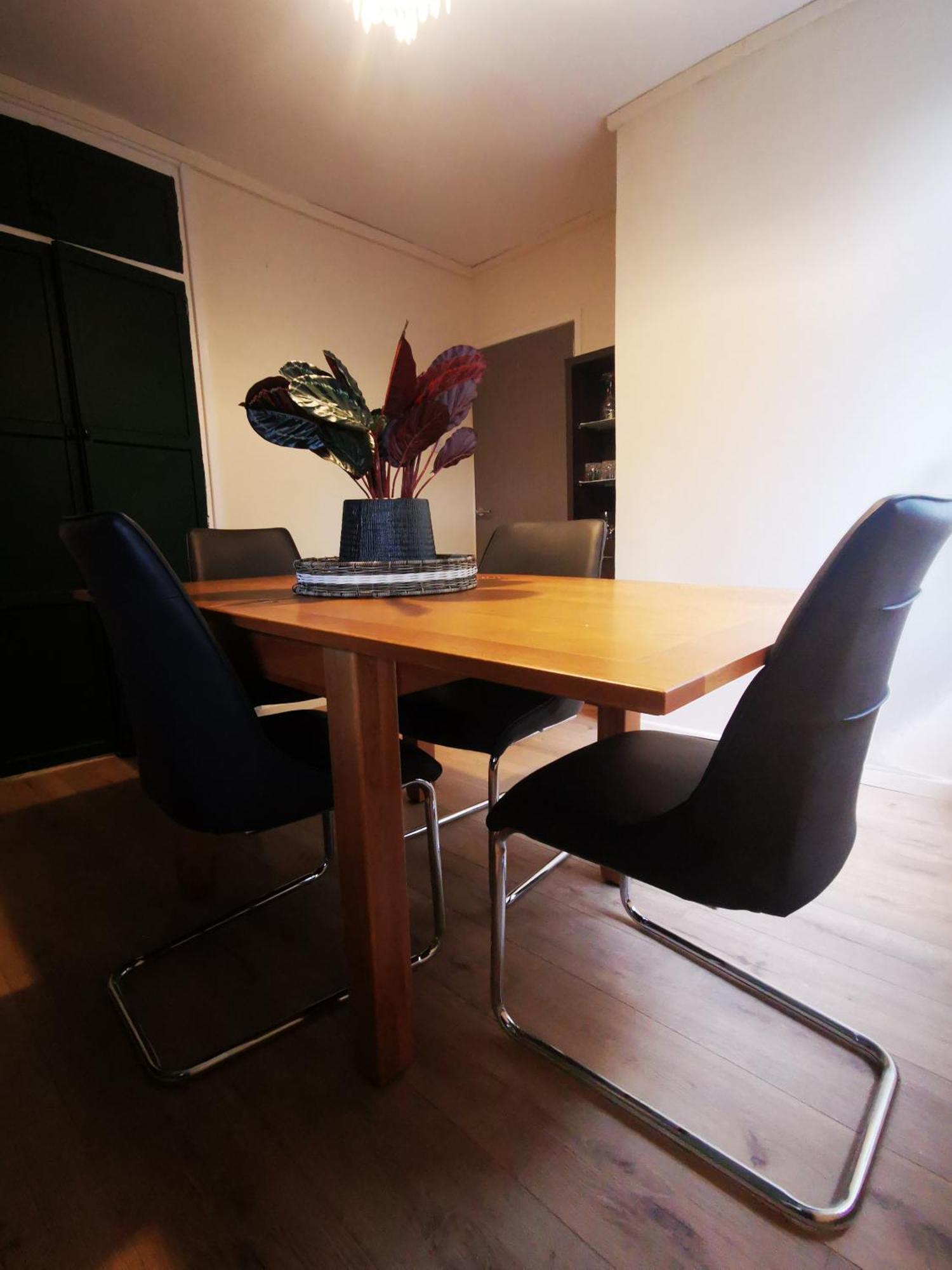Entire 1 Bed Spacious Apartment, Private Balcony & Study Room Near City Whitehouse  외부 사진