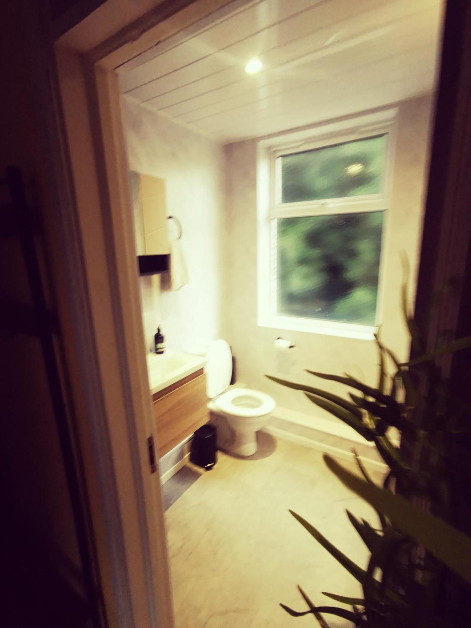 Entire 1 Bed Spacious Apartment, Private Balcony & Study Room Near City Whitehouse  외부 사진